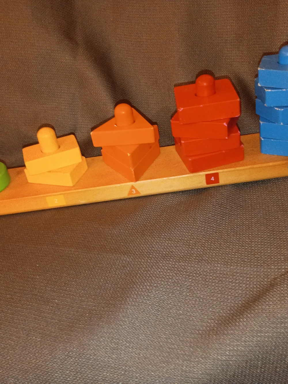 Melissa & Doug wooden peg